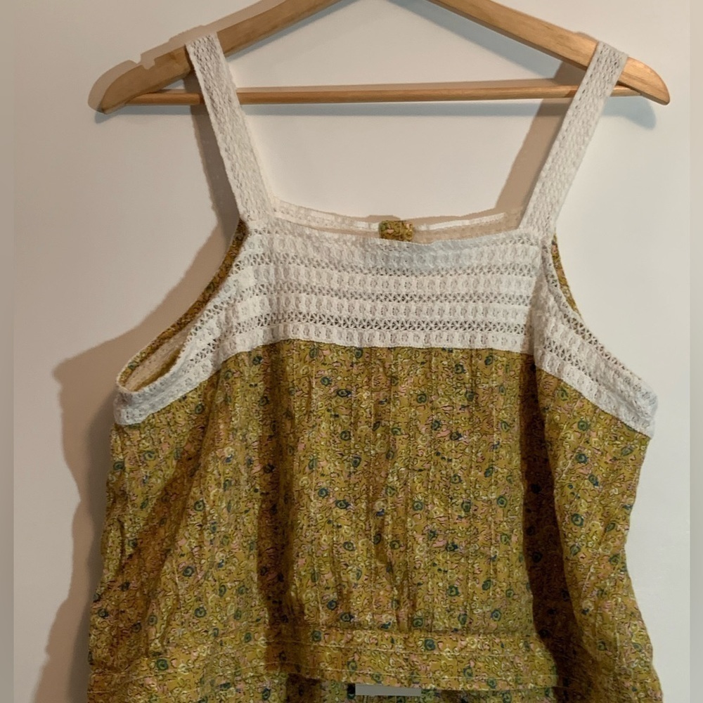 Universal Thread Front Button Crochet Crop Top - Picture 4 of 5